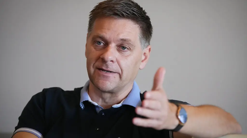 Der-fruehere-Geschaeftsfuehrer-Profifussball-beim-1-FC-Union-Berlin-Oliver-Ruhnert-fuehrt-die-Berliner-Landesliste-des-Buendnis-Sahra-Wagenknecht-an