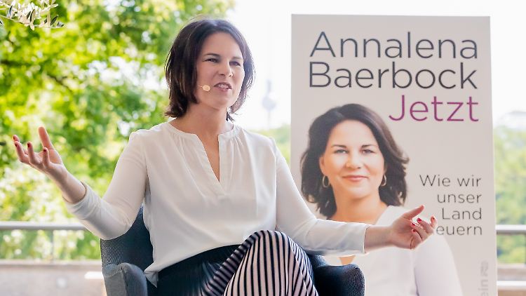 Erst vor zwei Wochen stellte die Grünen-Kanzlerkandidatin ihr Buch "Jetzt. Wie wir unser Land erneuern" vor.