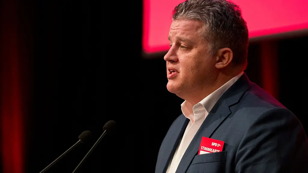 Mit-Carsten-Traeger-an-der-Spitze-zieht-die-bayerische-SPD-in-die-Bundestagswahl-2025