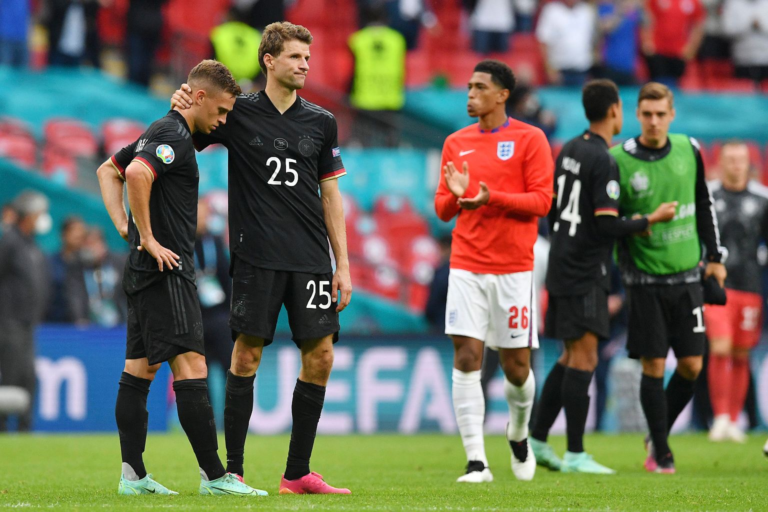 Der letzte Gang von Joachim Löw als Bundestrainer war ein schwerer. Seine Spieler standen fassungslos auf dem Rasen von Wembley, Joshua Kimmich weinte sogar.