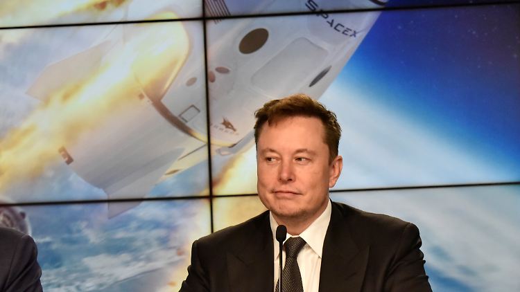 Forscher warnen seit Längerem vor den unkalkulierbaren Folgen von zu vielen Satelliten im All. Elon Musk zeigt sich davon bislang unbeeindruckt.