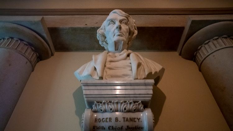 Richter Roger B. Taney hatte 1857 in einem Prozess die Sklaverei verteidigt und geurteilt, dass Schwarze nie US-Bürger werden könnten.