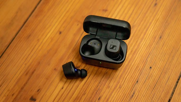 Die Sennheiser CX True Wireless sind in Schwarz oder Weiß erhältlich.