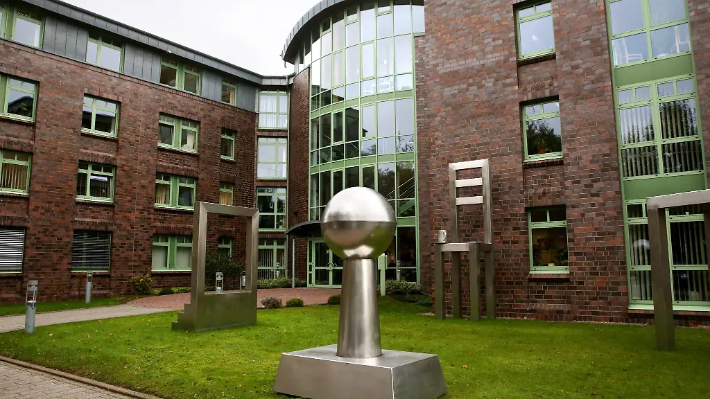 Im-Haus-der-kommunalen-Selbstverwaltung-in-Schwerin-hat-die-Kubus-GmbH-ihren-Sitz-Sie-ist-Ansprechpartner-fuer-Whistleblower-in-mehr-als-30-Staedten-Gemeinden-und-Landkreisen