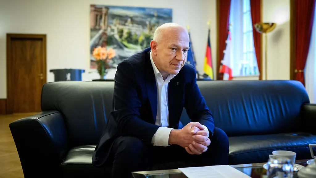 Berlins-Regierender-Buergermeister-Kai-Wegner-CDU-empfiehlt-seiner-Partei-eine-Koalition-mit-den-Gruenen-auf-Bundesebene-nicht-auszuschliessen