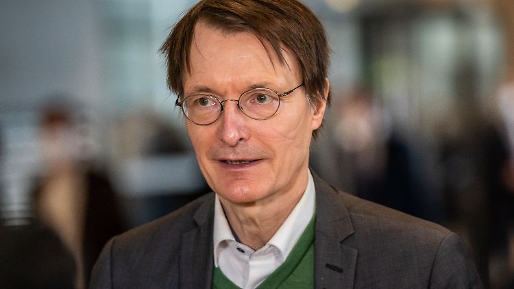 Eine Impfpflicht lehnt Karl Lauterbach ab.