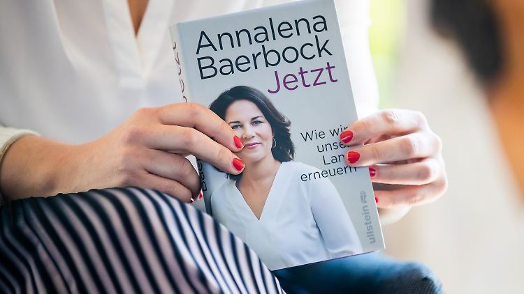 Die grüne Kanzlerkandidatin Baerbock hat sich zu den Vorwürfen noch nicht geäußert.