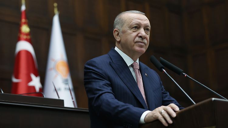 Türkeis Staatschef Erdogan und seine Partei sehen im Verbot von Diskriminierung eine Förderung von Homosexualität.