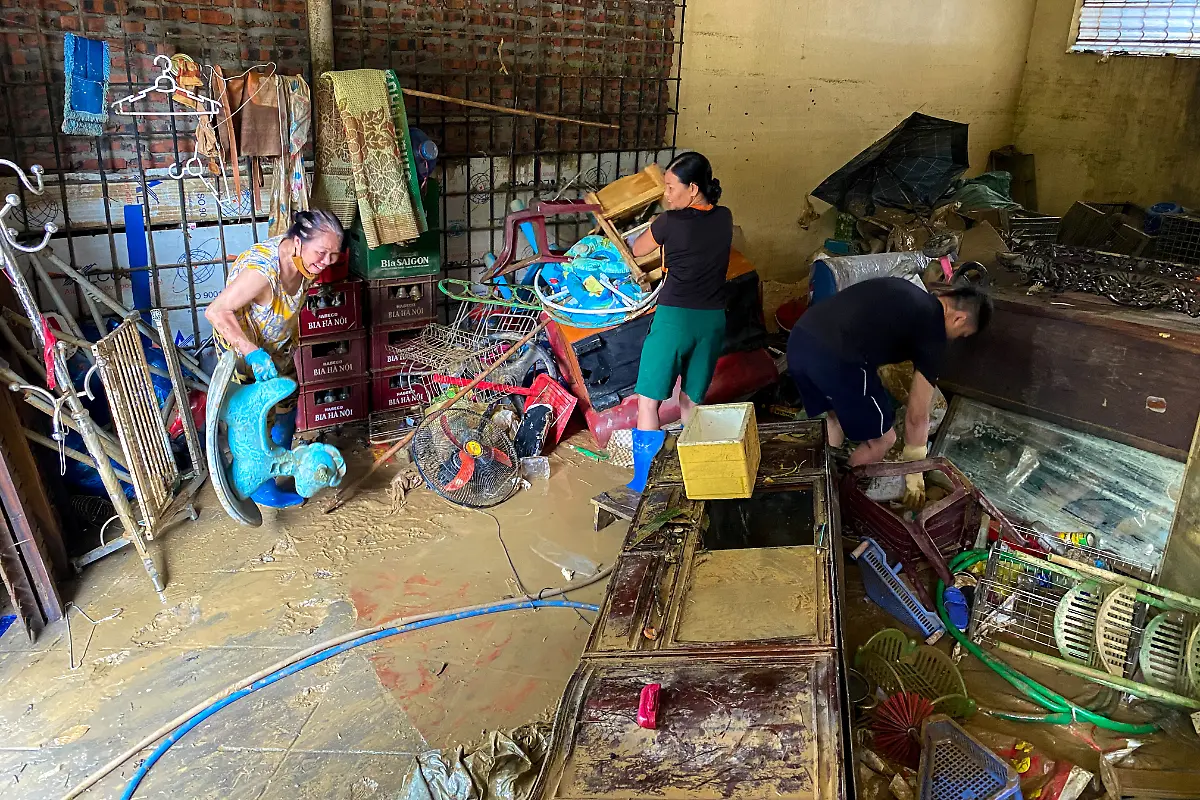 2024-09-12T035252Z-1678770286-RC2PY9AIR6C3-RTRMADP-3-ASIA-WEATHER-VIETNAM