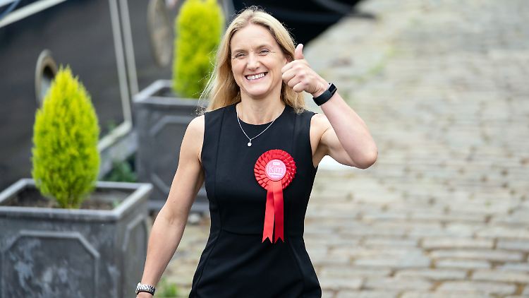 Grund zum Strahlen: Kim Leadbeater hat die Wahl im Bezirk Batley and Spen gewonnen.