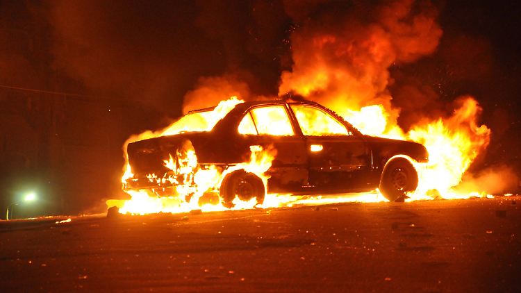 Der Sprengsatz war in einem Auto angebracht.