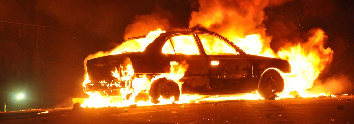 Der Sprengsatz war in einem Auto angebracht.