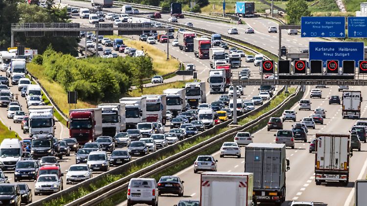 Der ADAC glaubt, dass weniger Staus zu Beginn und Ende der Ferienzeit möglich wären.