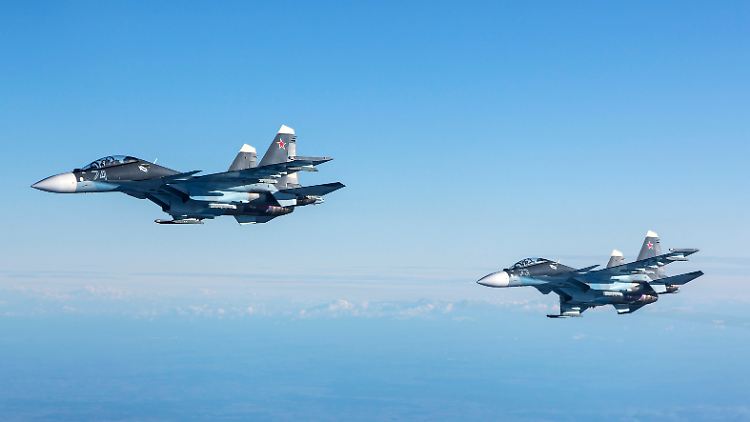 An der russischen Übung waren auch Kampfjets des Typs Suchoi SU-30SM beteiligt.