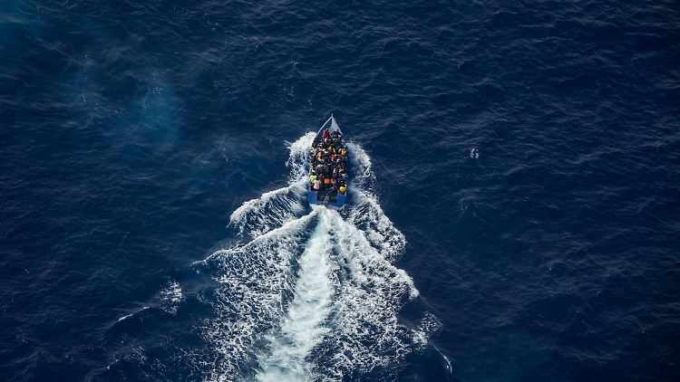 Auf der lebensgefährlichen Überfahrt von Tunesien und Libyen nach Europa sind in der ersten Jahreshälfte mehr als 170 Menschen ertrunken.