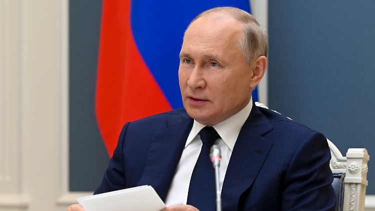 Der Westen versuche die sozialen und wirtschaftlichen Probleme in Russland für eine Destabilisierung der Gesellschaft und eine Radikalisierung des Protests zu nutzen, heißt es in dem Strategiepapier.