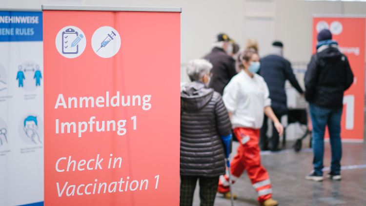 Während noch immer viele Menschen auf eine Impfung warten, lassen andere ihren Termin verfallen.