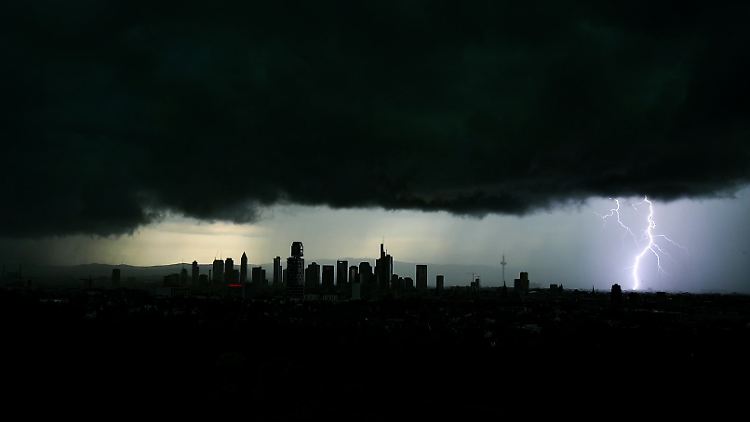 Teilweise heftige Gewitter ziehen über Deutschland in der neuen Woche.