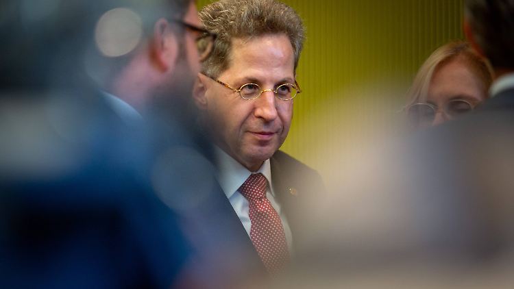 CDU-Kanzlerkandidat Laschet vermeidet bislang, sich eindeutig zu Maaßens umstrittenen Positionen Stellung zu beziehen.