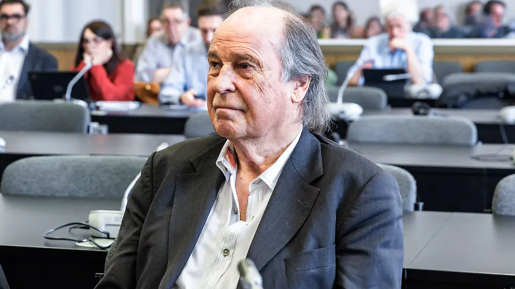 Der-angeklagte-Mediziner-muss-mit-einer-Haftstrafe-auf-Bewaehrung-rechnen