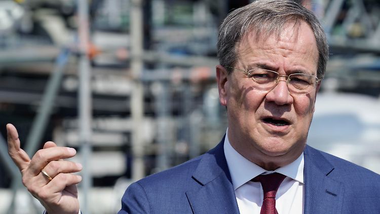 Er wolle nicht kommentieren, wer in 299 Wahlkreisen antrete, so Laschets Reaktion auf die Kritik. 