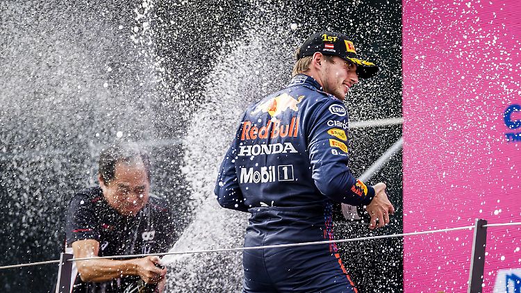 Geht es so weiter, hat Max Verstappen noch einige Champagner-Duschen vor sich.