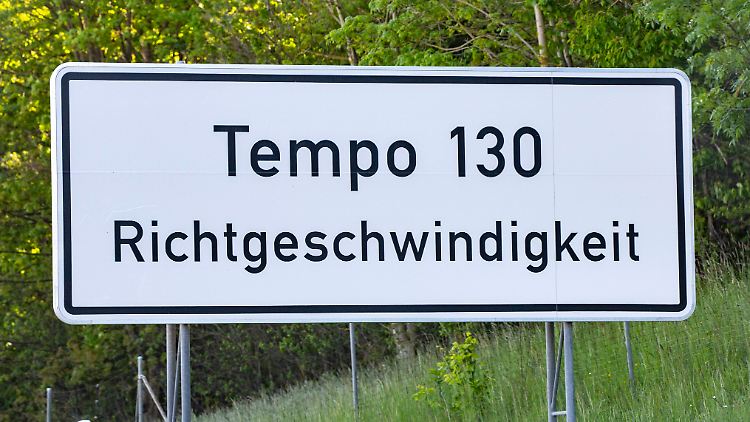In Deutschland gilt auf Autobahnen 130 km/h als Richtgeschwindigkeit, nicht als Tempolimit. 