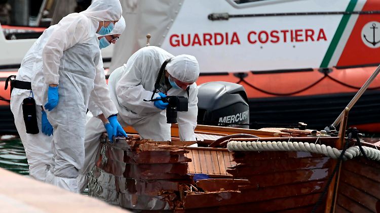 Die Schäden am Boot der beiden Italiener sind klar zu erkennen. 