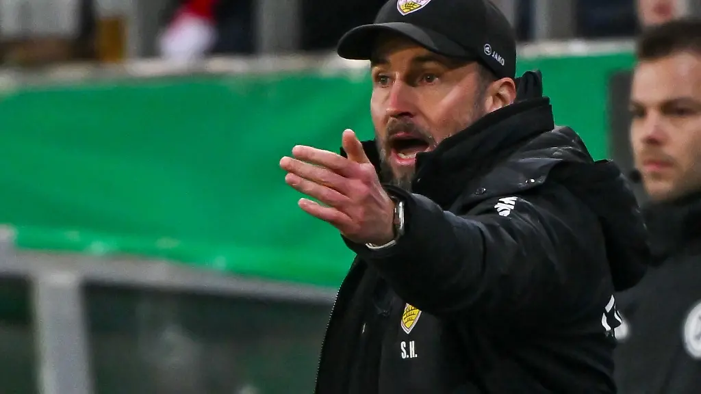 Auch-er-spuert-die-hohe-Belastung-fuer-den-VfB-Trainer-Sebastian-Hoeness
