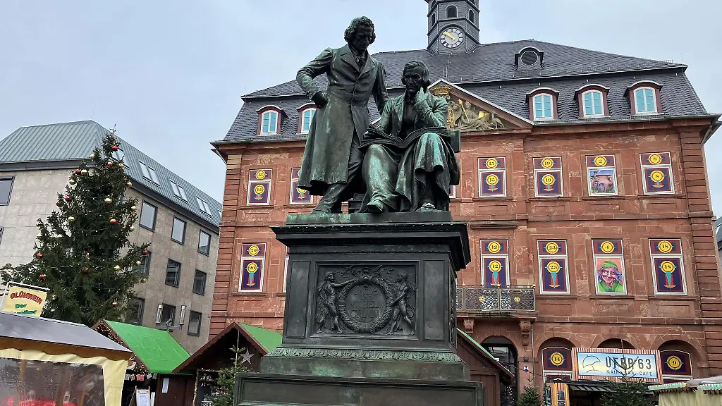 Wenig-vorweihnachtliche-Stimmung-herrscht-derzeit-im-Hanauer-Rathaus-Im-Streit-mit-dem-Statistischen-Landesamt-um-die-wahre-Einwohnerzahl-hat-die-Stadt-jetzt-Widerspruch-gegen-den-Bescheid-der-Behoerde-eingelegt