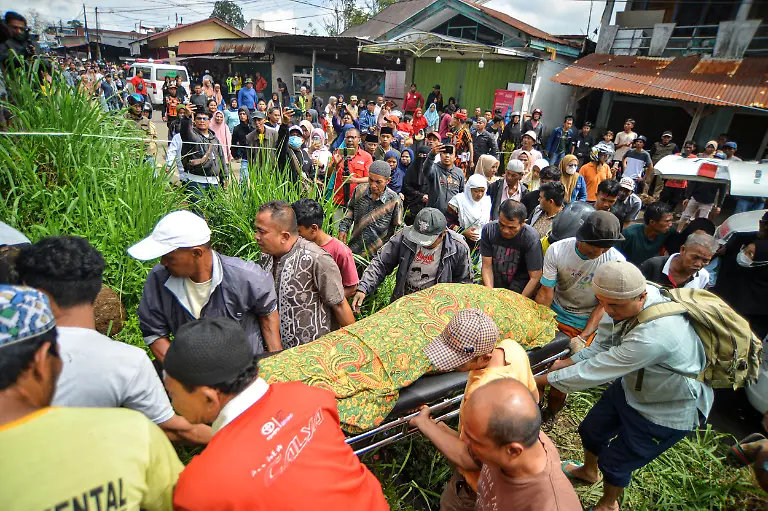 2024-05-13T004853Z-2103567348-RC2YO7AMFNPM-RTRMADP-3-INDONESIA-DISASTER