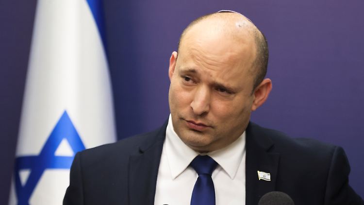 Premier Naftali Bennett muss den ersten Rückschlag für seine Regierung einstecken.