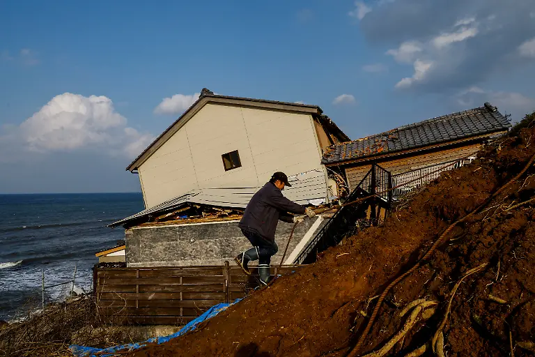 2024-01-06T115425Z-558344159-RC25C5ARIQ0T-RTRMADP-3-JAPAN-QUAKE