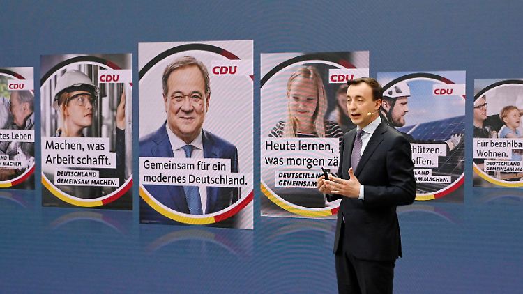Natürlich gibt es noch Plakate mit Armin Laschet, aber daneben wird es viele andere Motive ohne Politiker geben.