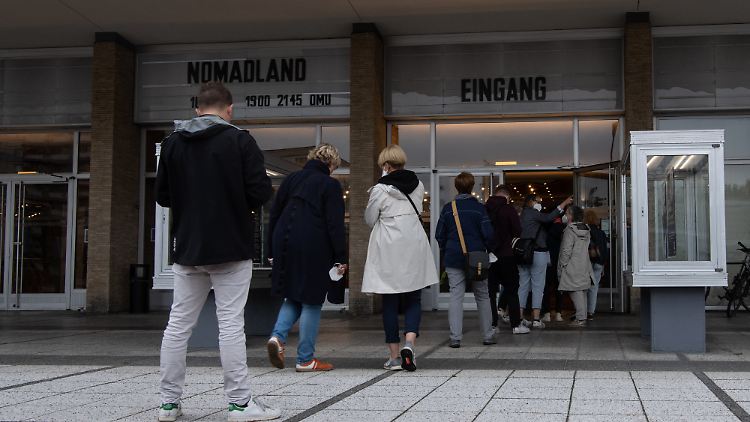 Arthouse-Fans freuten sich, am Wochenende endlich Oscar-Gewinner "Nomadland" sehen zu können.