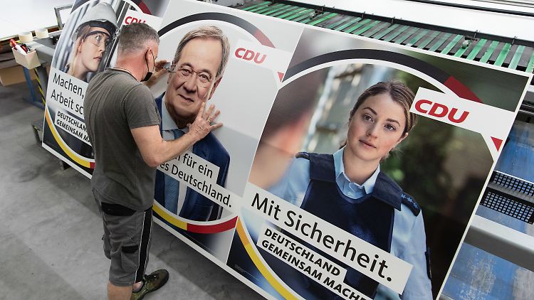 Die Polizisten-Darstellerin der CDU arbeitet eigentlich im Konrad-Adenauer-Haus. 