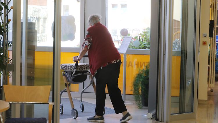 Heimbewohner sollen ab 1. Januar 2022 neben den Zahlungen der Pflegekasse einen neuen Zuschlag bekommen.