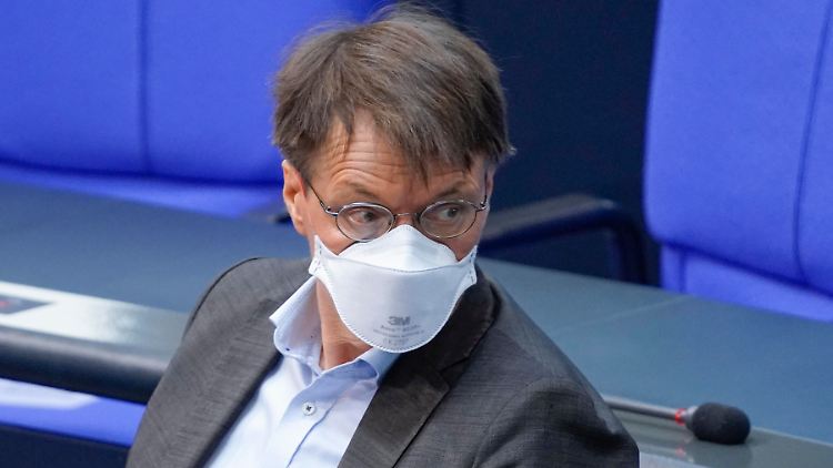 SPD-Gesundheitsexperte Lauterbach warnt vor einer verminderten Wirksamkeit der Impfstoffe gegen die Delta-Variante. 