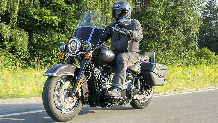 Die Harley-Davidson Heritage Classic gehört zur Softail-Familie und ist ab rund 22.600 Euro erhältlich.