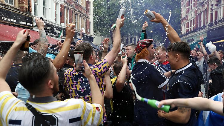 Fast 2000 schottische Fans infizierten sich rund um die Spiele in Glasgow und London.