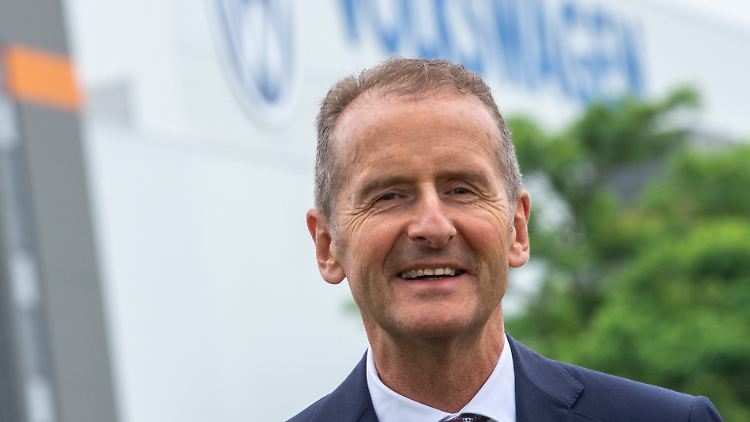 Herbert Diess fuhr im E-Auto in den Urlaub.