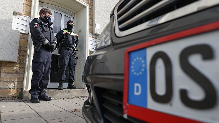 Bereits wenige Tage nach dem Anschlag am 2. November durchsuchten Polizisten eine Wohnung in Osnabrück. Nun nahmen die Beamten erneut eine Wohnung ins Visier. 