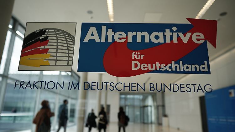 Mehrere AfD-Abgeordnete hatten sich nicht an die Maskenpflicht gehalten und wollten klagen.