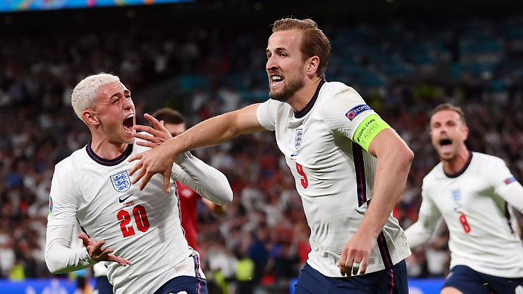 Harry Kane (rechts) und Co werden viel Geld spenden.
