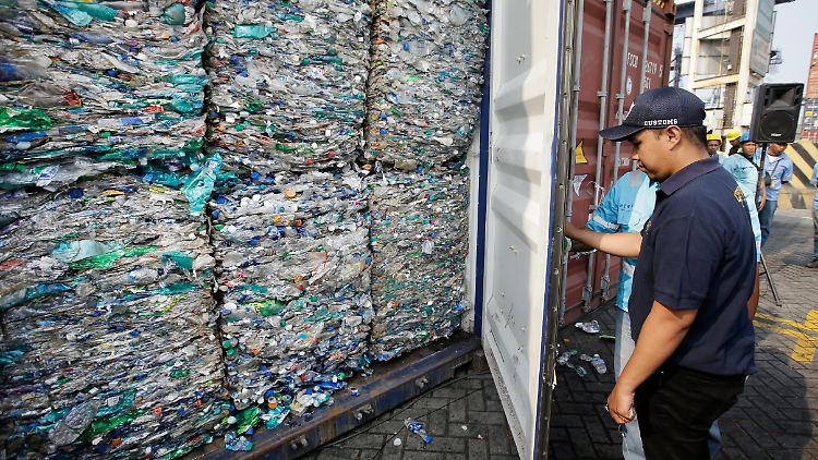 Deutschland verschifft jährlich Hunderte Tonnen Müll - hier etwa nach Indonesien.