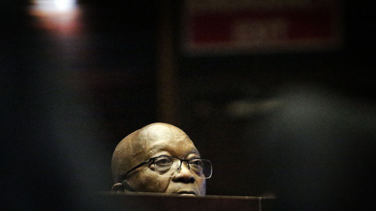 Jacob Zuma wurde wegen Missachtung der Justiz zu 15 Monaten Haft verurteilt.