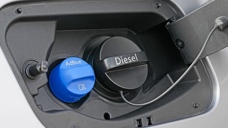 Wegen Absprachen rund um Adblue-Tanks sind VW und BMW nun von der EU-.Kommission zu sehr hohen Millionenstrafen verurteilt worden.