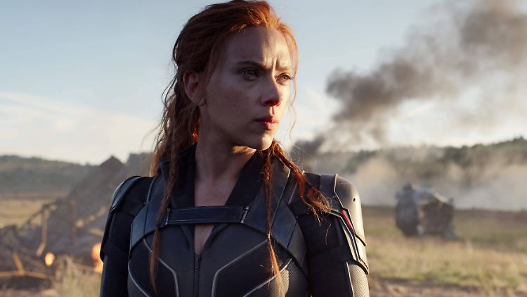 Scarlett Johansson trumpft in "Black Widow" auf - viele Kinos verzichten auf den Blockbuster.