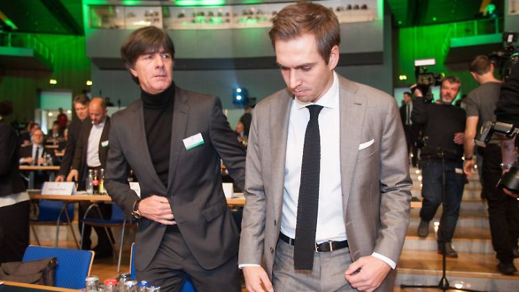 Philipp Lahm ist mit Joachim Löws Entscheidungen vor und bei der EM nicht zufrieden.
