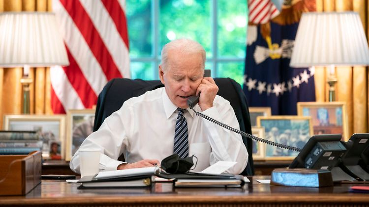 Rund eine Stunde telefonierte Biden mit Russlands Präsident Putin.